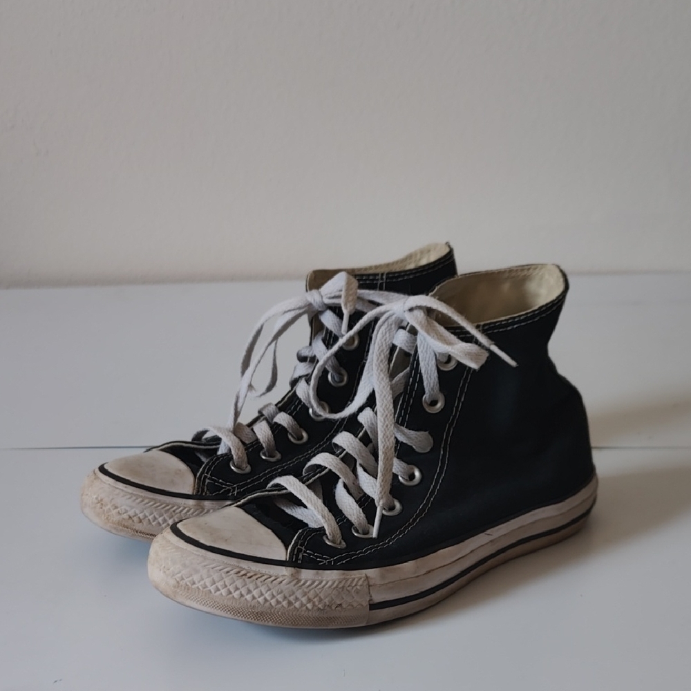 Converse Chuck Taylor black high tops sz 6